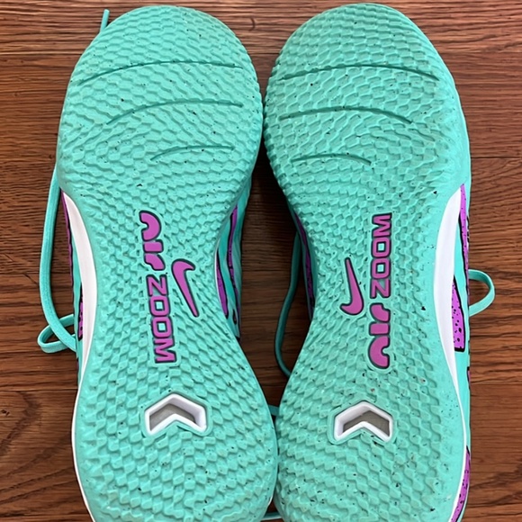 Women’s Size 8.5 Nike Mercurial Vapor 15 Academy Court Low-Top Soccer Shoes - Picture 6 of 6